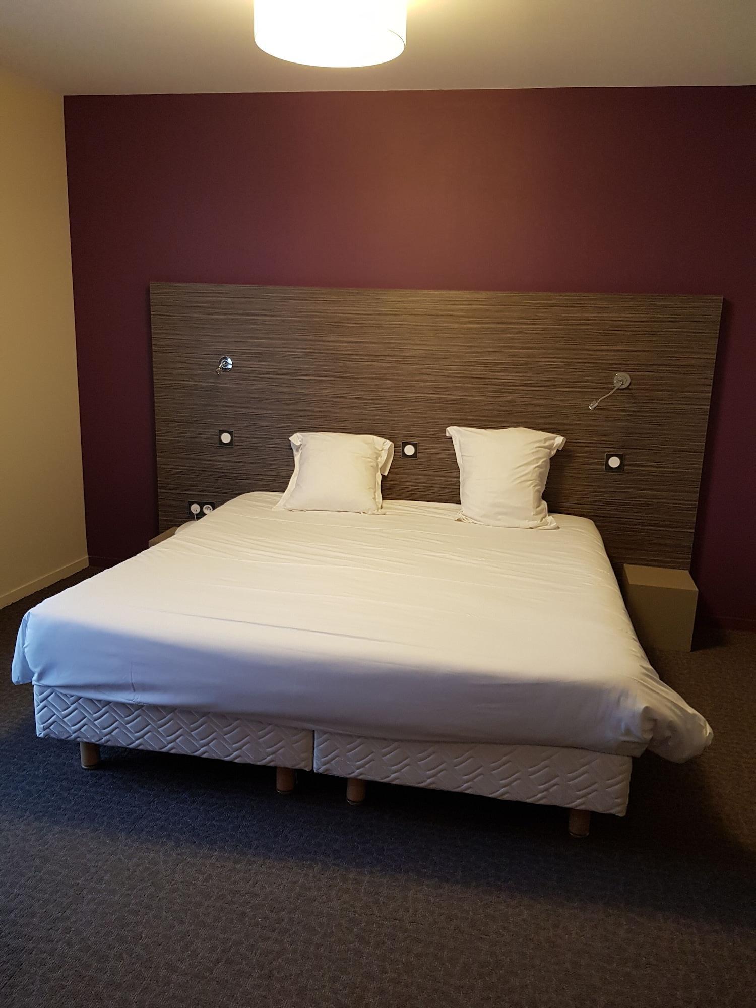 Logis Hotel A La Bonne Auberge Laval  Eksteriør billede