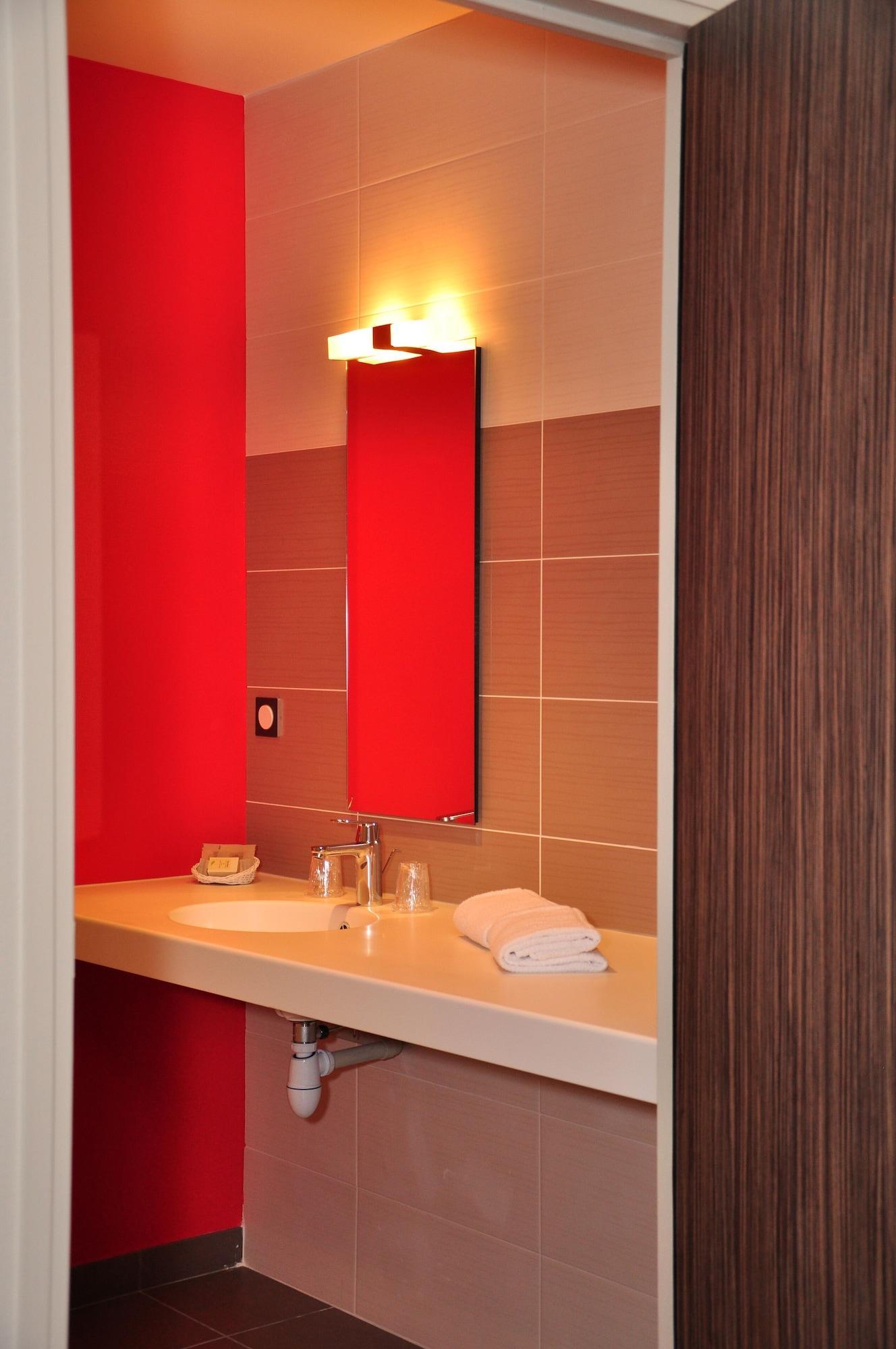 Logis Hotel A La Bonne Auberge Laval  Eksteriør billede