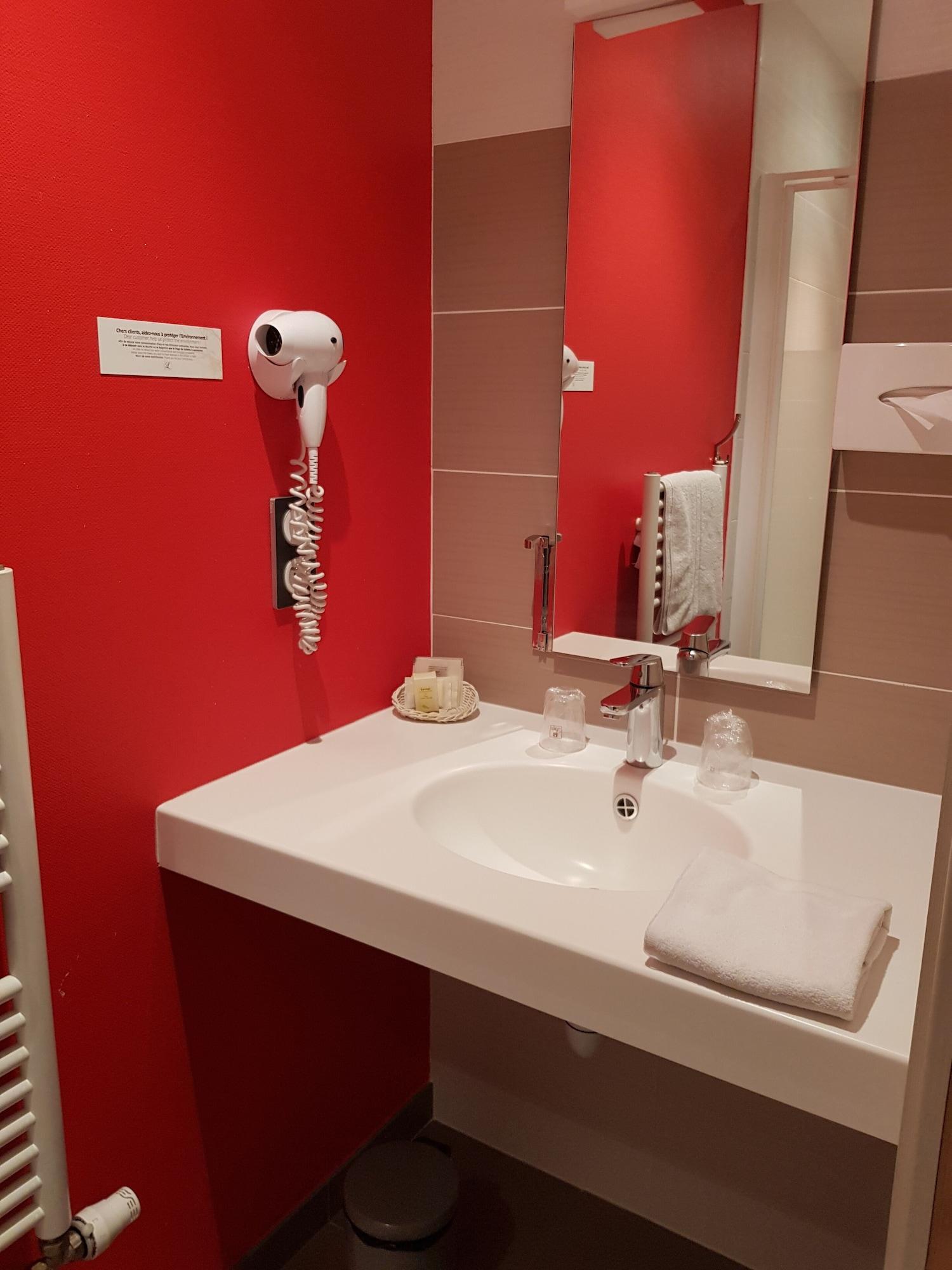Logis Hotel A La Bonne Auberge Laval  Eksteriør billede