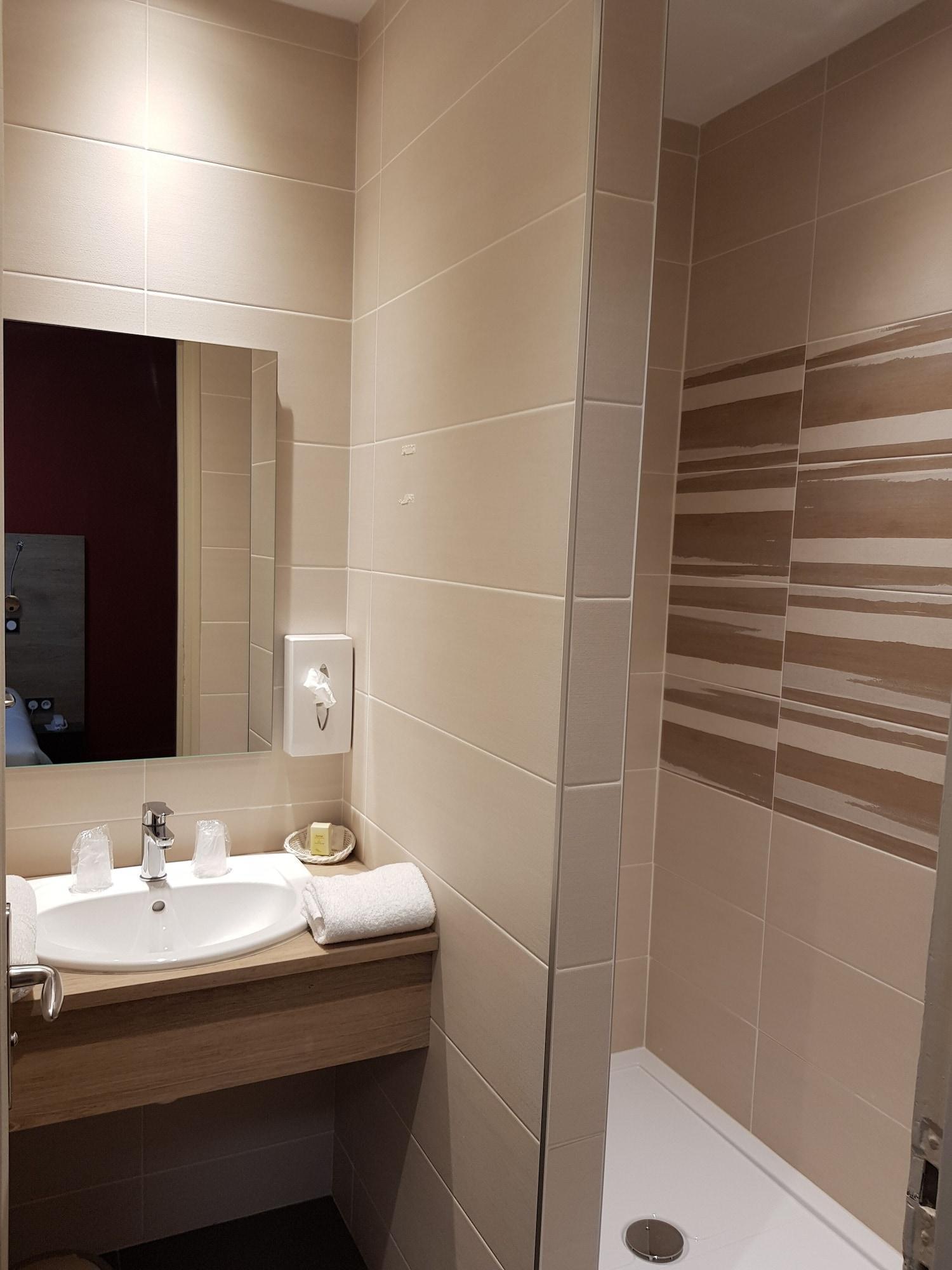 Logis Hotel A La Bonne Auberge Laval  Eksteriør billede